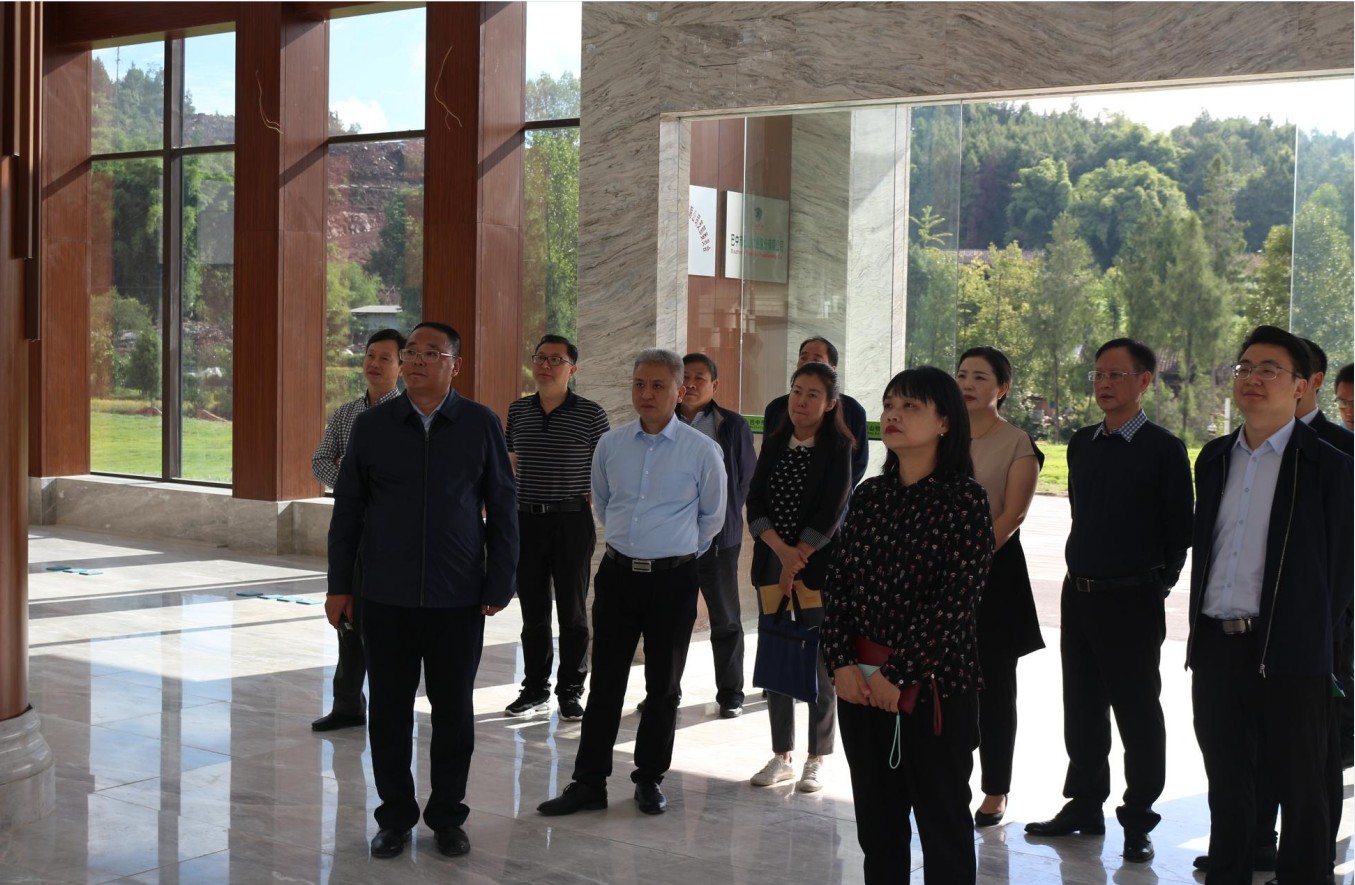 省科協(xié)黨組成員、副主席周利平一行蒞臨巴山牧業(yè)考察并調(diào)研