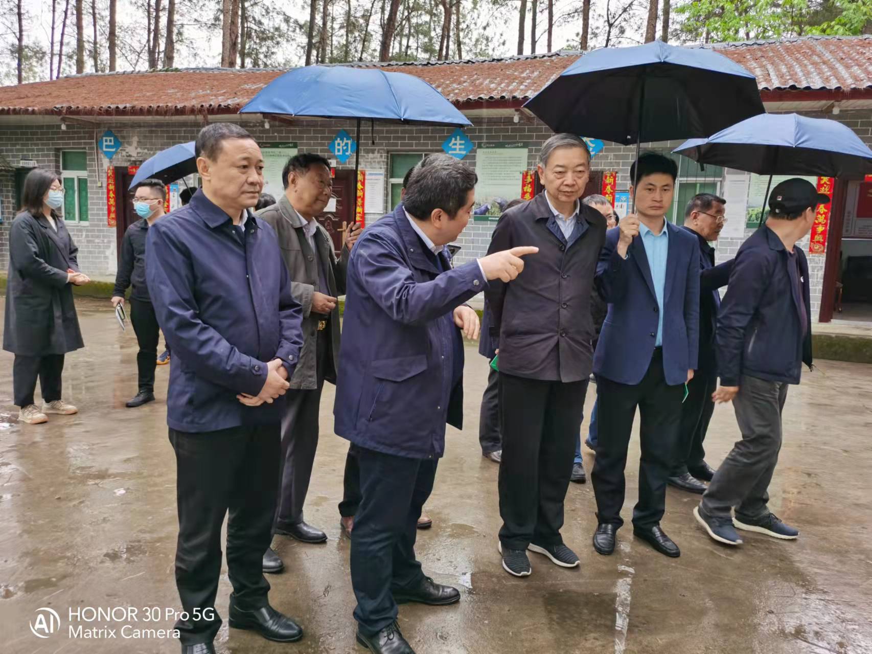 省決咨委副主任、省經(jīng)信廳原廳長王海林一行 來公司考察、調(diào)研