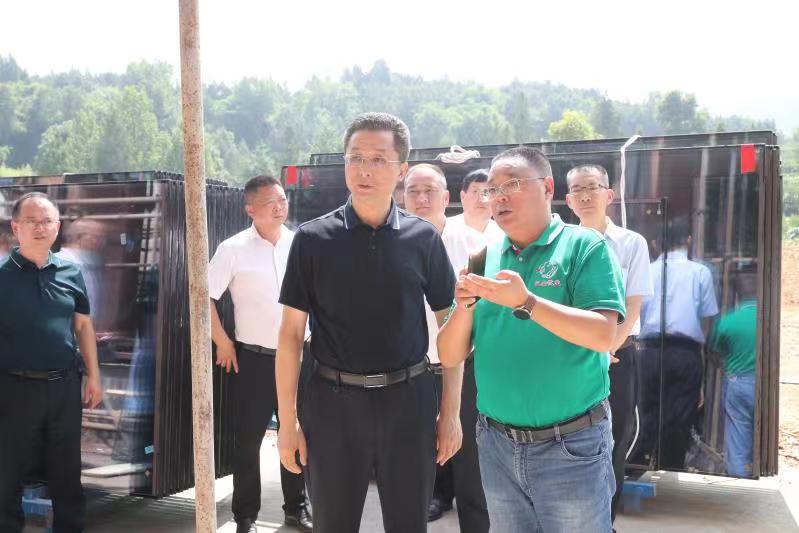 通江縣縣委書記李玉甫、縣委副書記、縣長譚青松率隊來公司調(diào)研