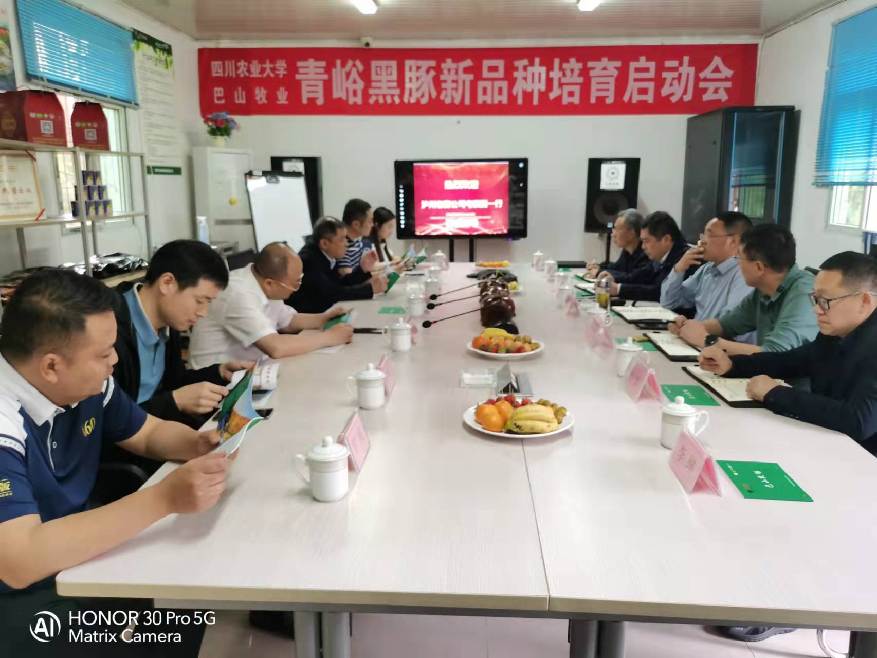 瀘州老窖副總經(jīng)理李勇一行來公司考察，調(diào)研