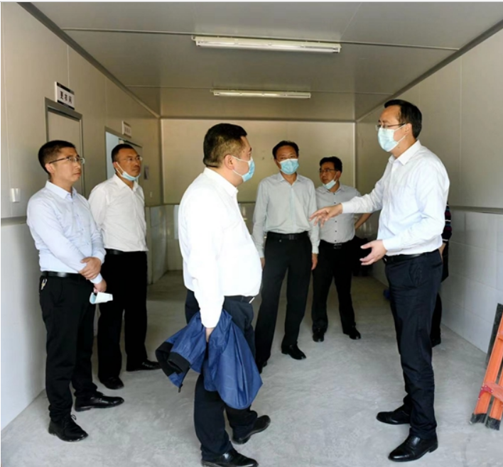 4月22日，縣委副書記、縣長譚青松到我公司督導(dǎo)肉制品產(chǎn)業(yè)發(fā)展