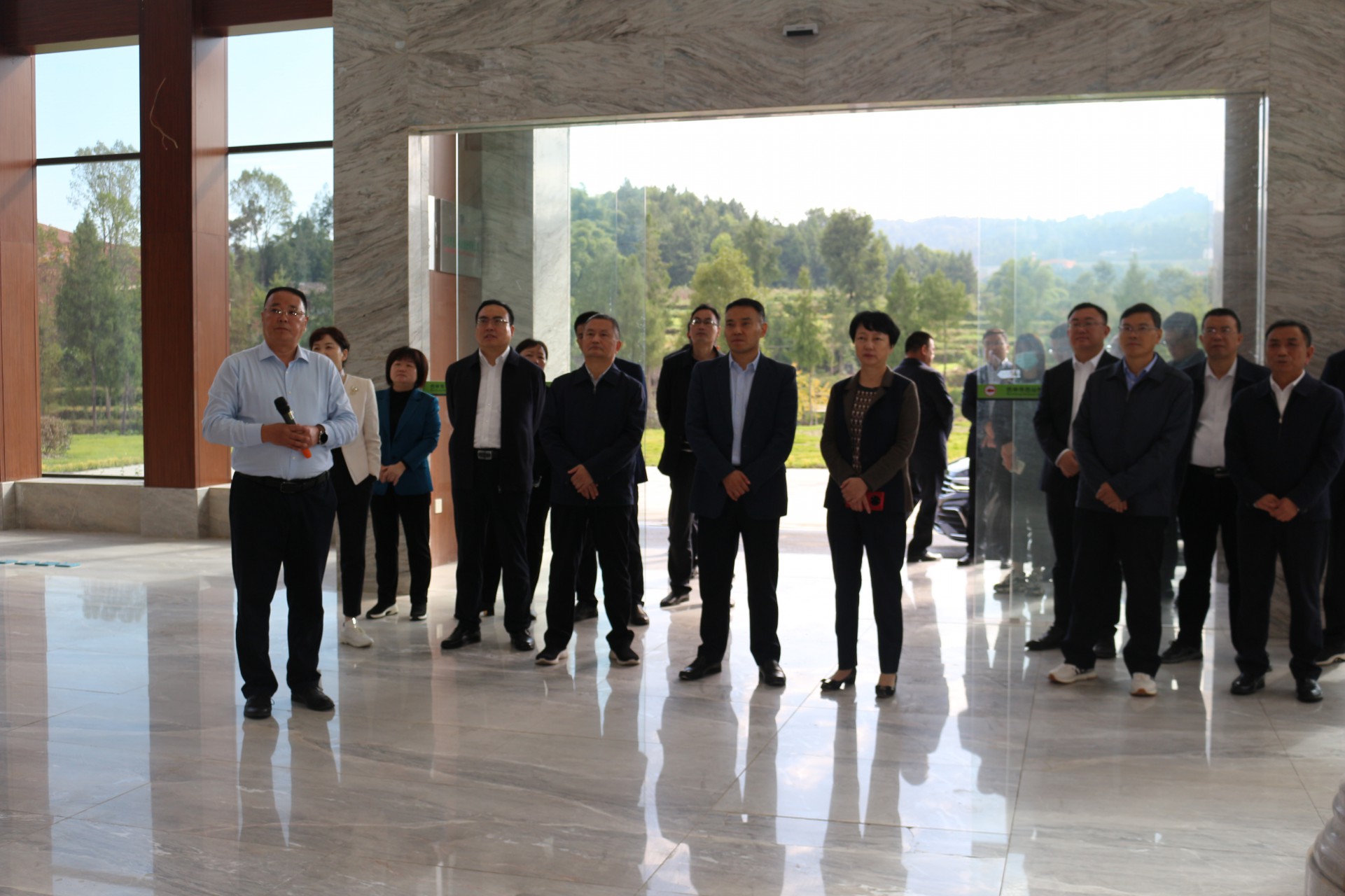 內(nèi)江市黨政代表團一行考察巴山牧業(yè)